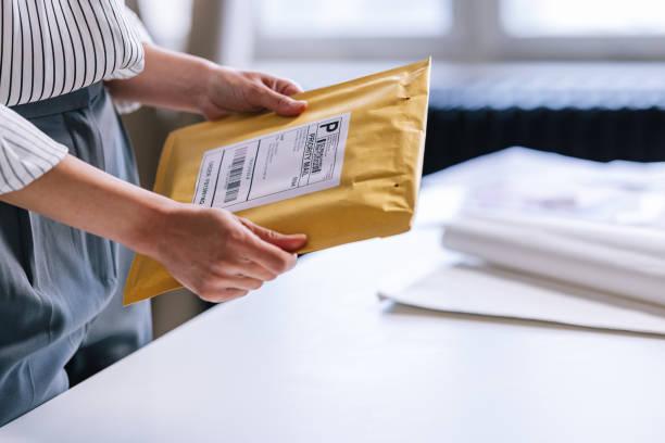 Envelope com lacre: a solução segura para envio de documentos e correspondências